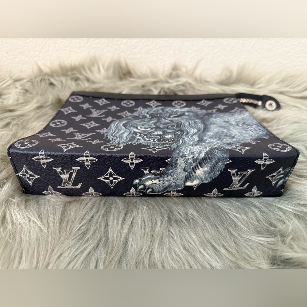 ❌❌SOLD ❌❌ Louis Vuitton x Chapman Brothers Lion Monogram Clutch 10.5x8x2 - Picture 8 of 12